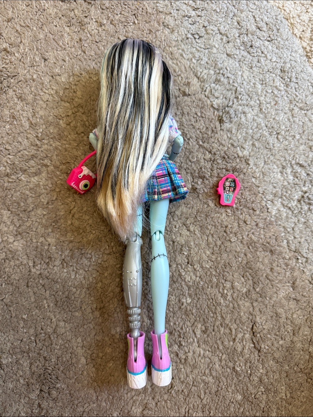 Mattel Monster High G3 Frankie Stein Doll with Plaid Skirt and Pink Accessories - Picture 2 of 3